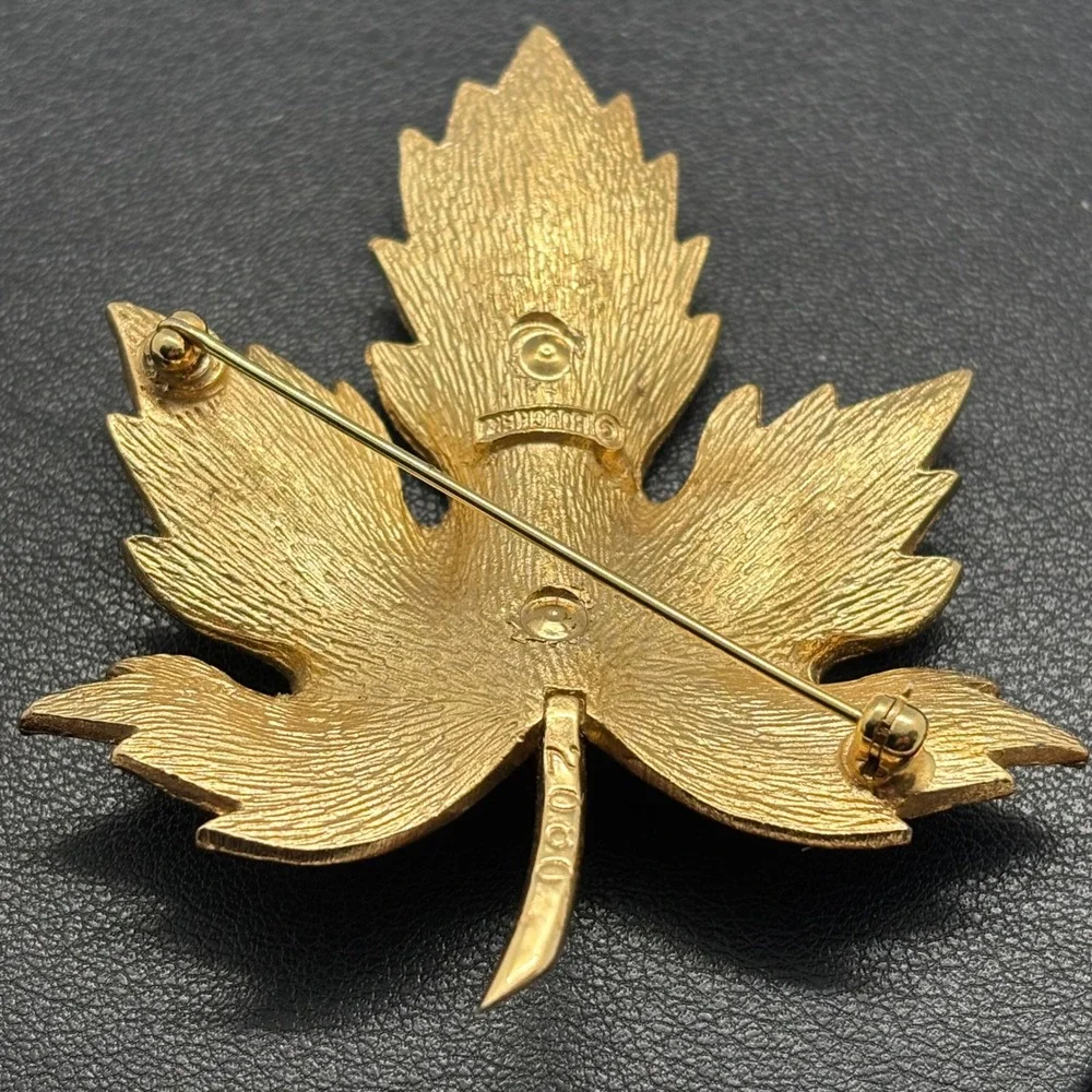 Boucher Maple Leaf Brooch Women Gold Tone Textured Vintage Signed 2080 Pin